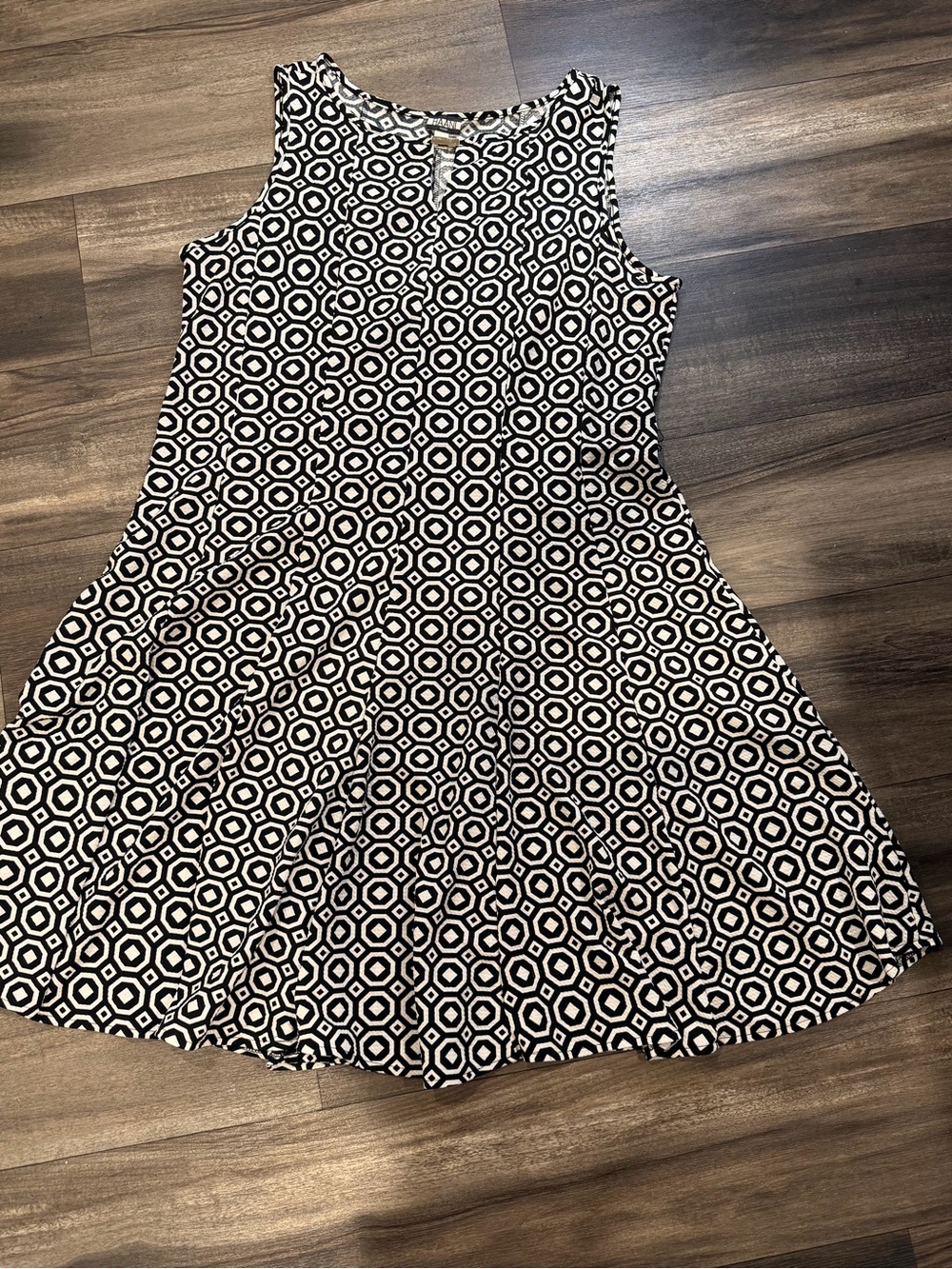 Haani Black and White Geometric Detail fit and flare dress size 3xl